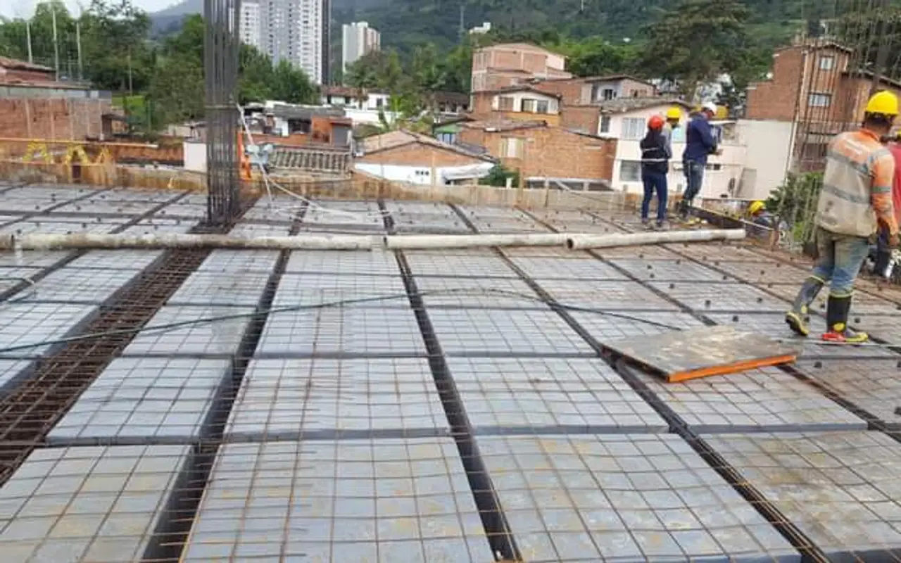 Obra con sistema de losa aligerada con casetones de JLPorones